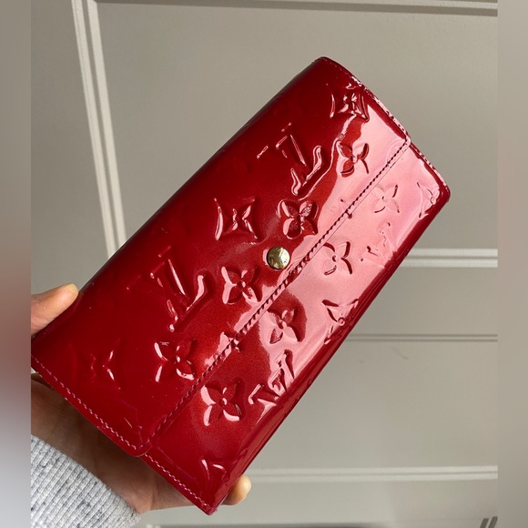 Authentic Louis Vuitton Vernis Wallet